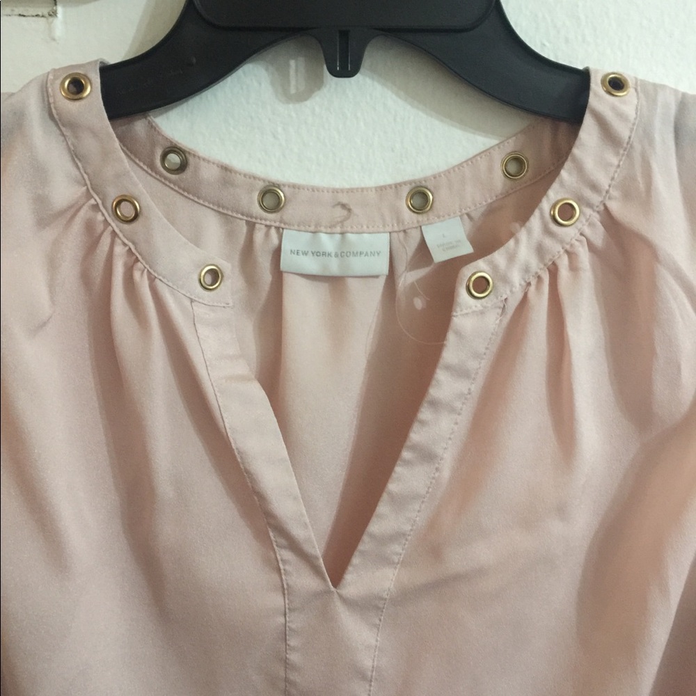 Woman’s Sleeveless shirt